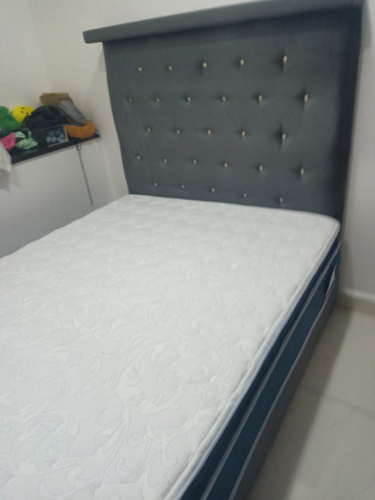 RECAMARA ABOTONADA CON LUCES