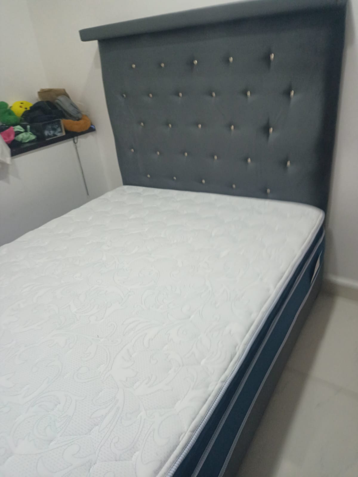 RECAMARA ABOTONADA CON LUCES